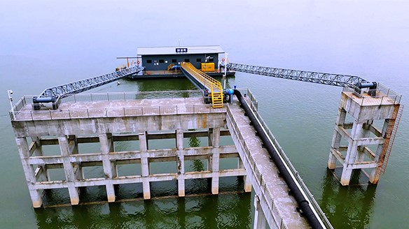 由我司承建的長江荊州段彌安號取水泵船交付業(yè)主！